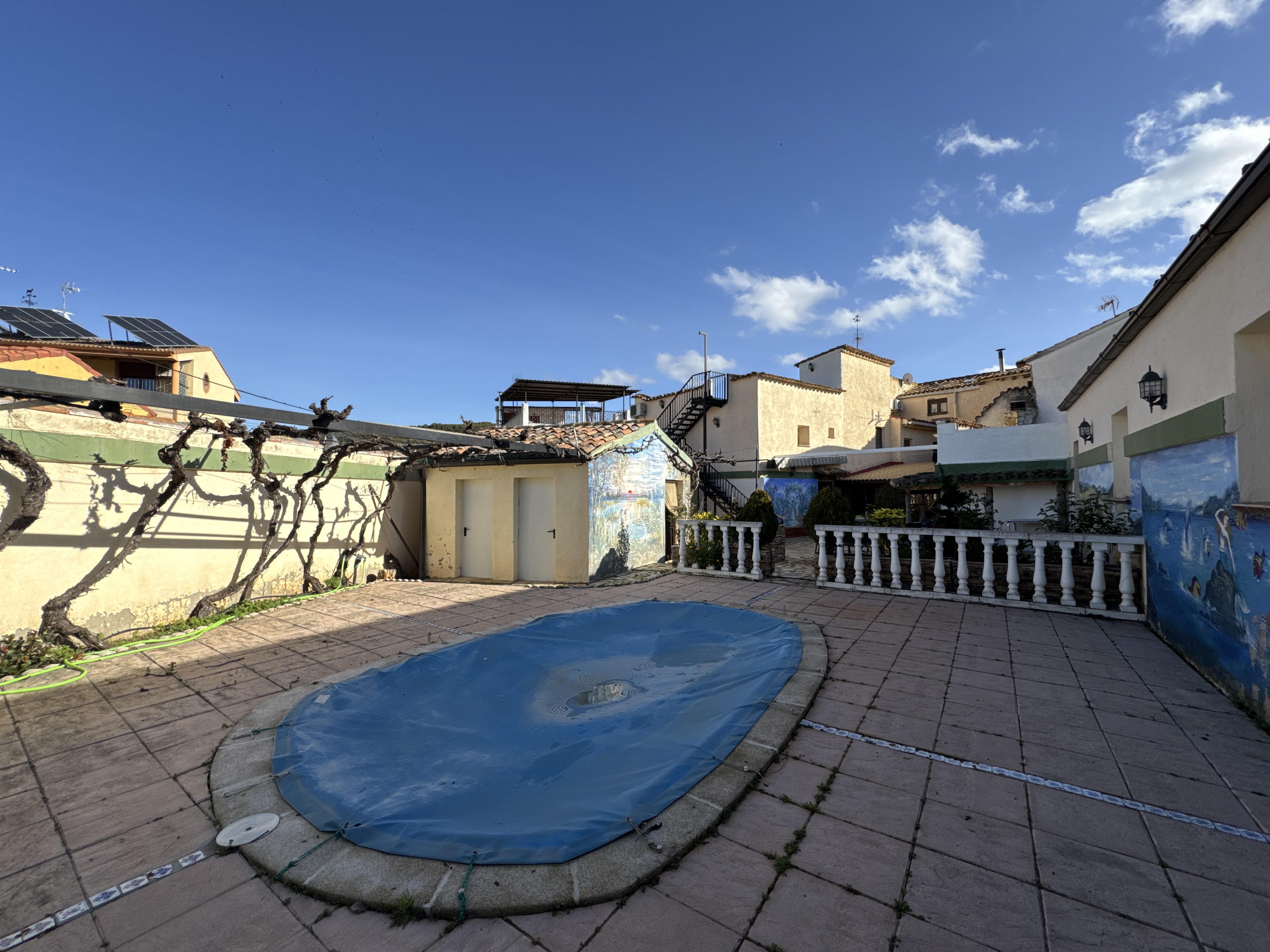 Terraza exterior con mesa