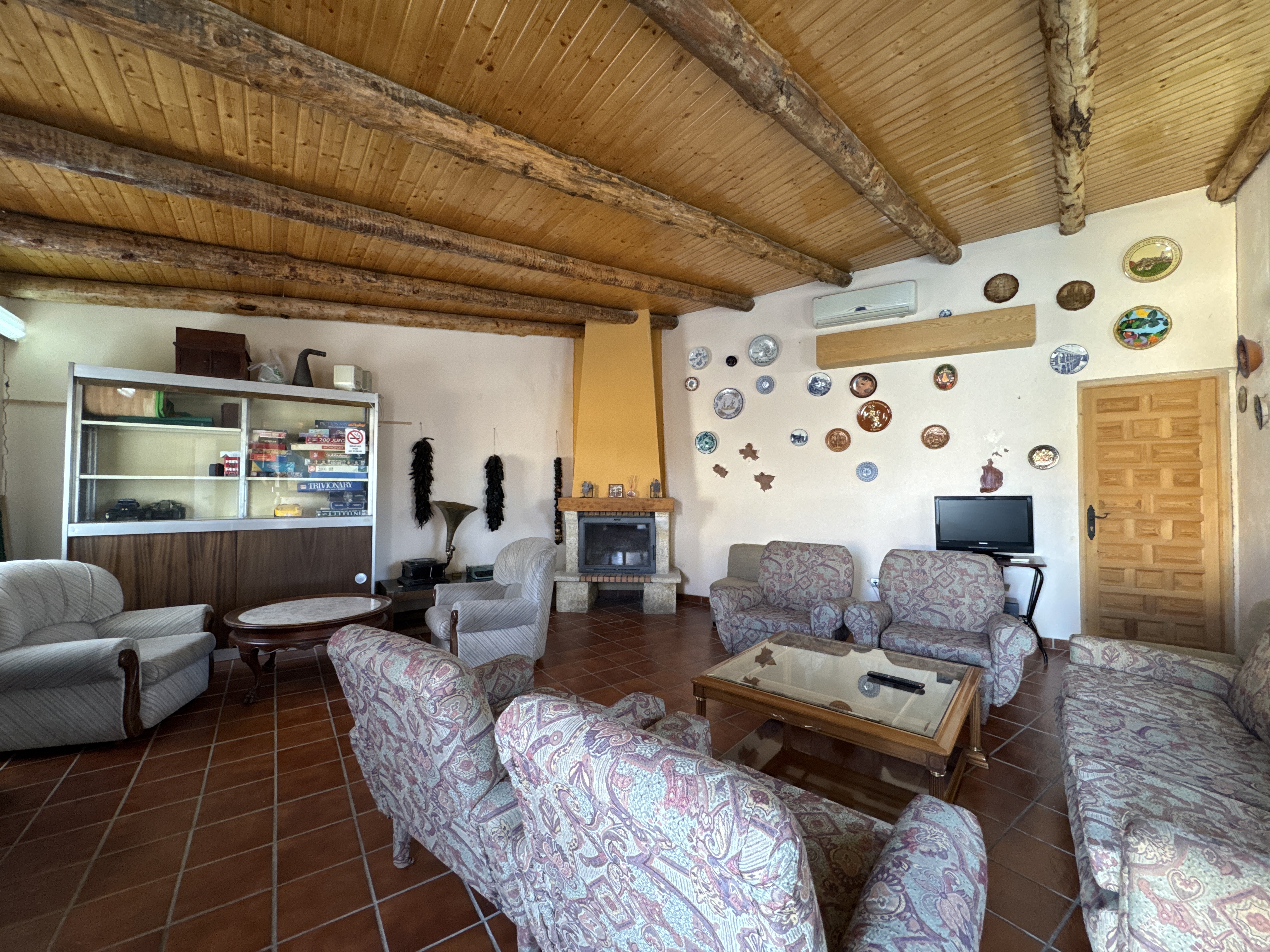 Salón con chimenea